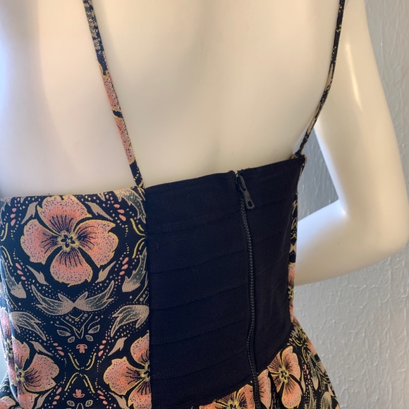 New - Gorgeous Alice + Olivia Spaghetti Strap Brocade Dress - Picture 4 of 11